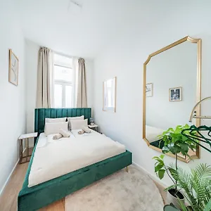 https://seven-rooms.vienna-besthotels.com